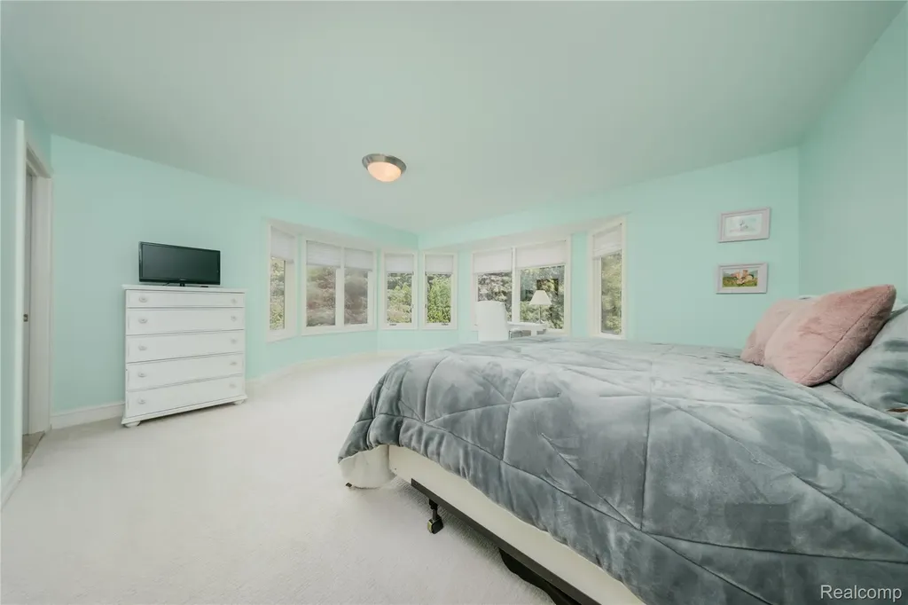 819 Majestic Drive Rochester Hills City MI 48306
