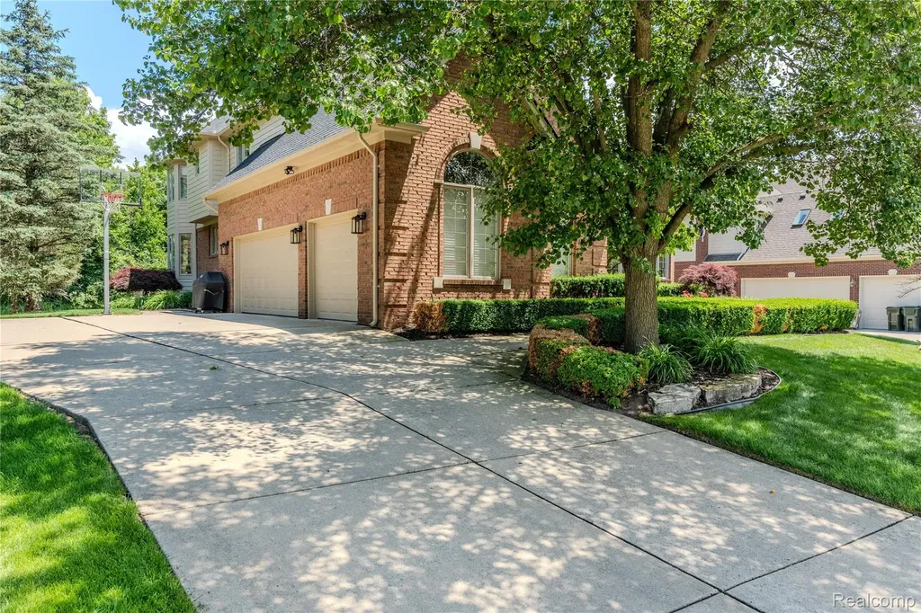819 Majestic Drive Rochester Hills City MI 48306