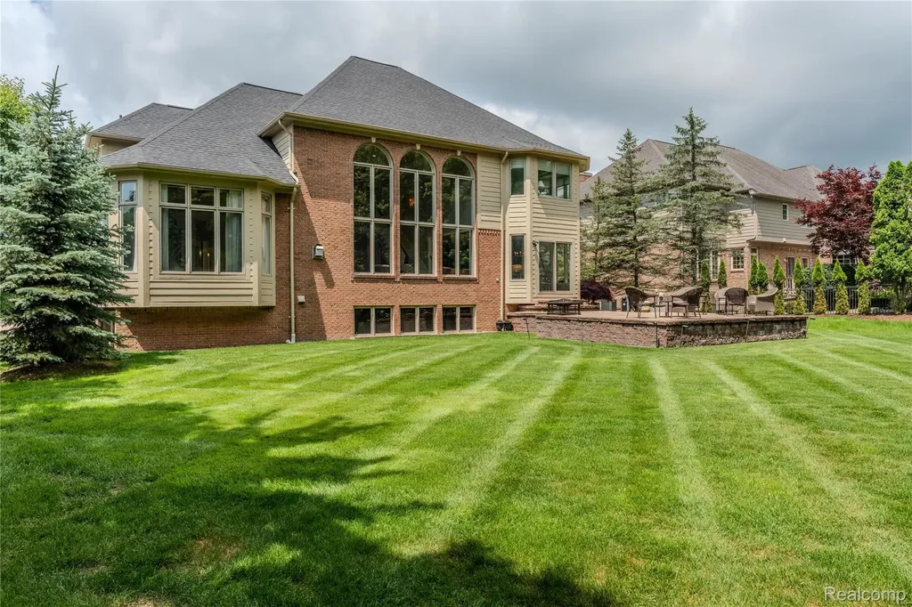 819 Majestic Drive Rochester Hills City MI 48306