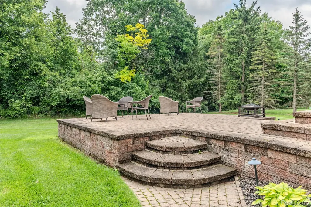 819 Majestic Drive Rochester Hills City MI 48306