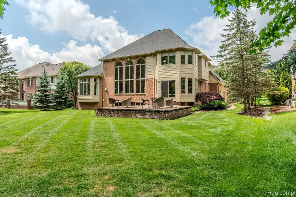 819 Majestic Drive Rochester Hills City MI 48306