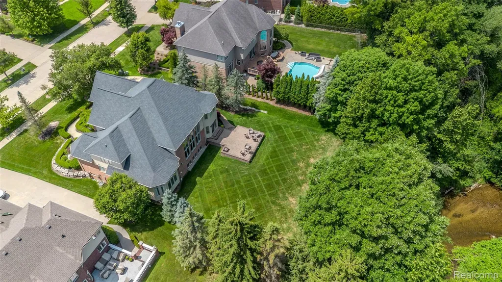 819 Majestic Drive Rochester Hills City MI 48306