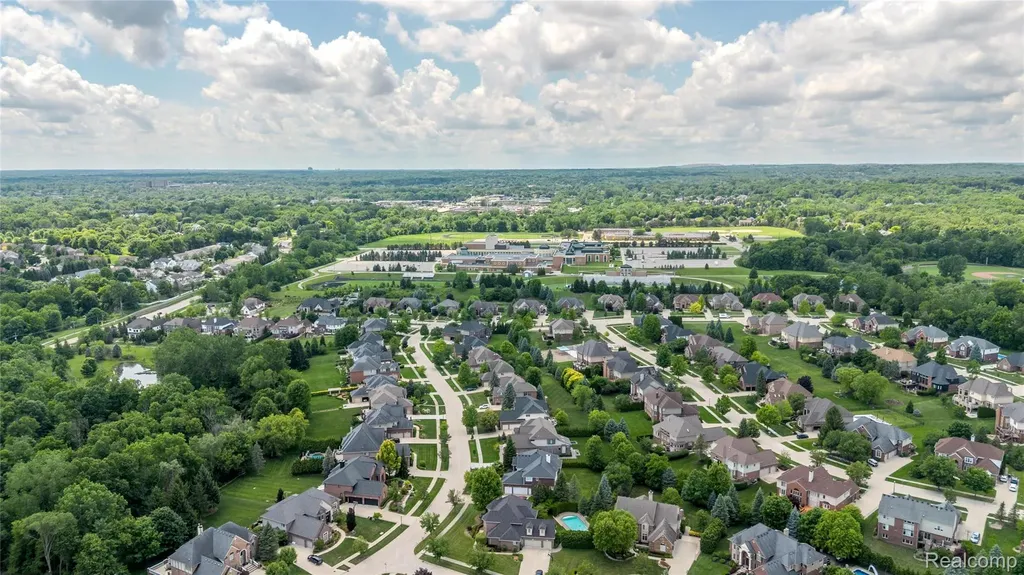 819 Majestic Drive Rochester Hills City MI 48306
