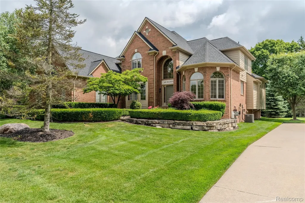 819 Majestic Drive Rochester Hills City MI 48306