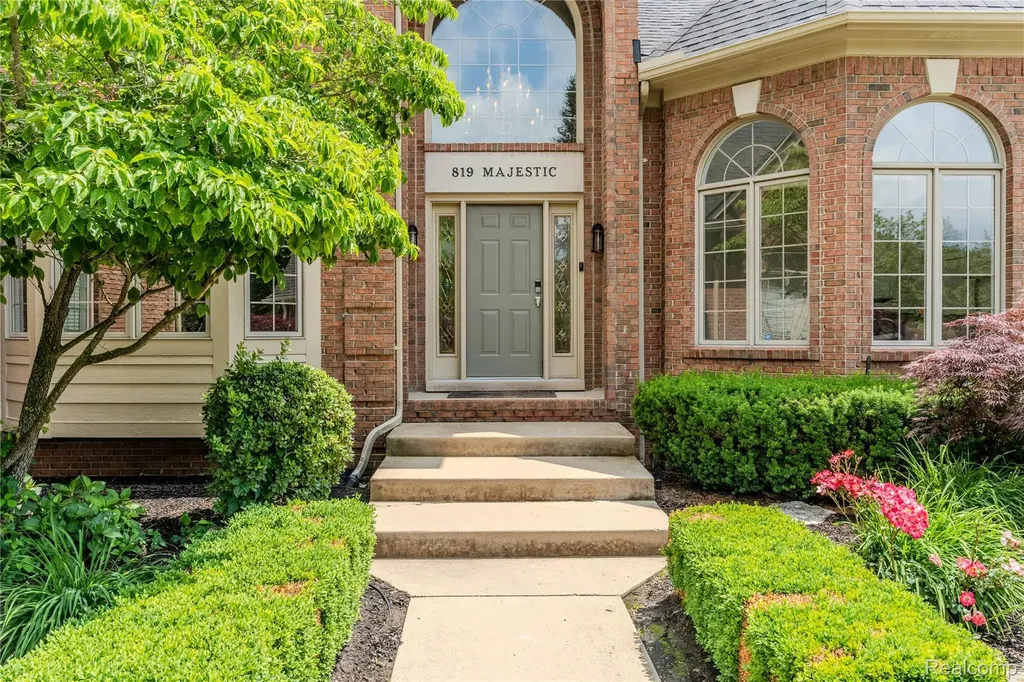 819 Majestic Drive Rochester Hills City MI 48306