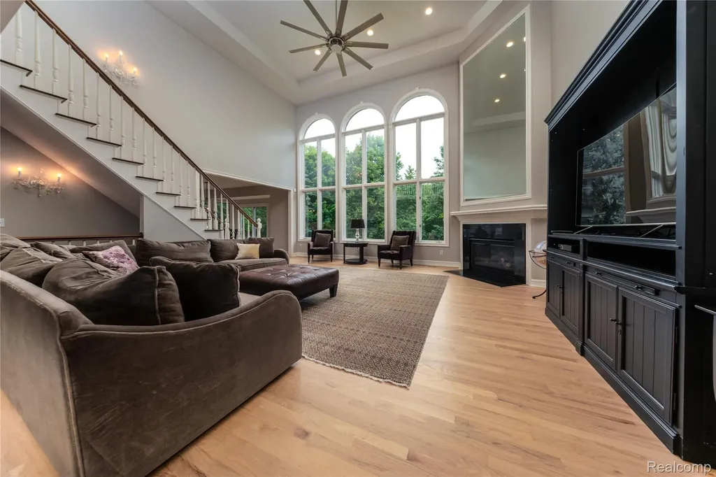 819 Majestic Drive Rochester Hills City MI 48306