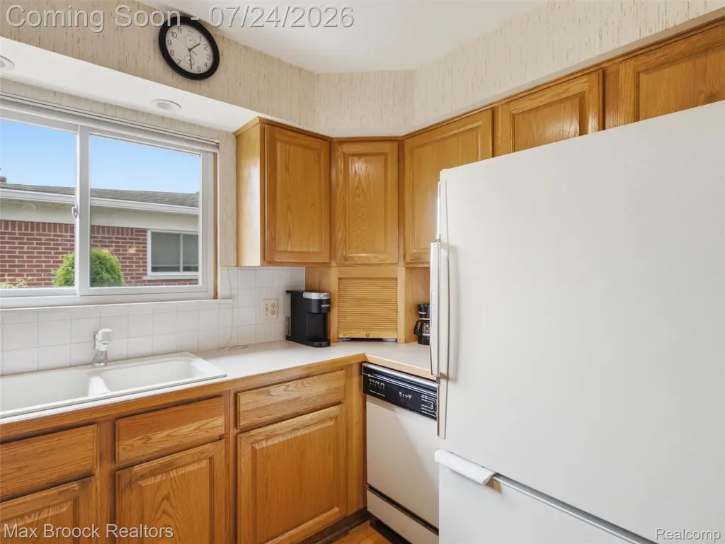 30056 Blancke Drive Warren City MI 48093