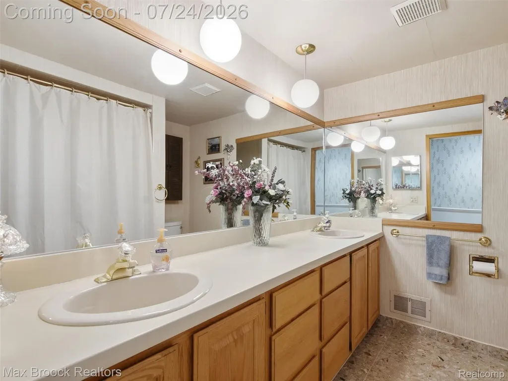 30056 Blancke Drive Warren City MI 48093