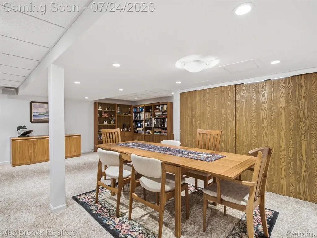 30056 Blancke Drive Warren City MI 48093