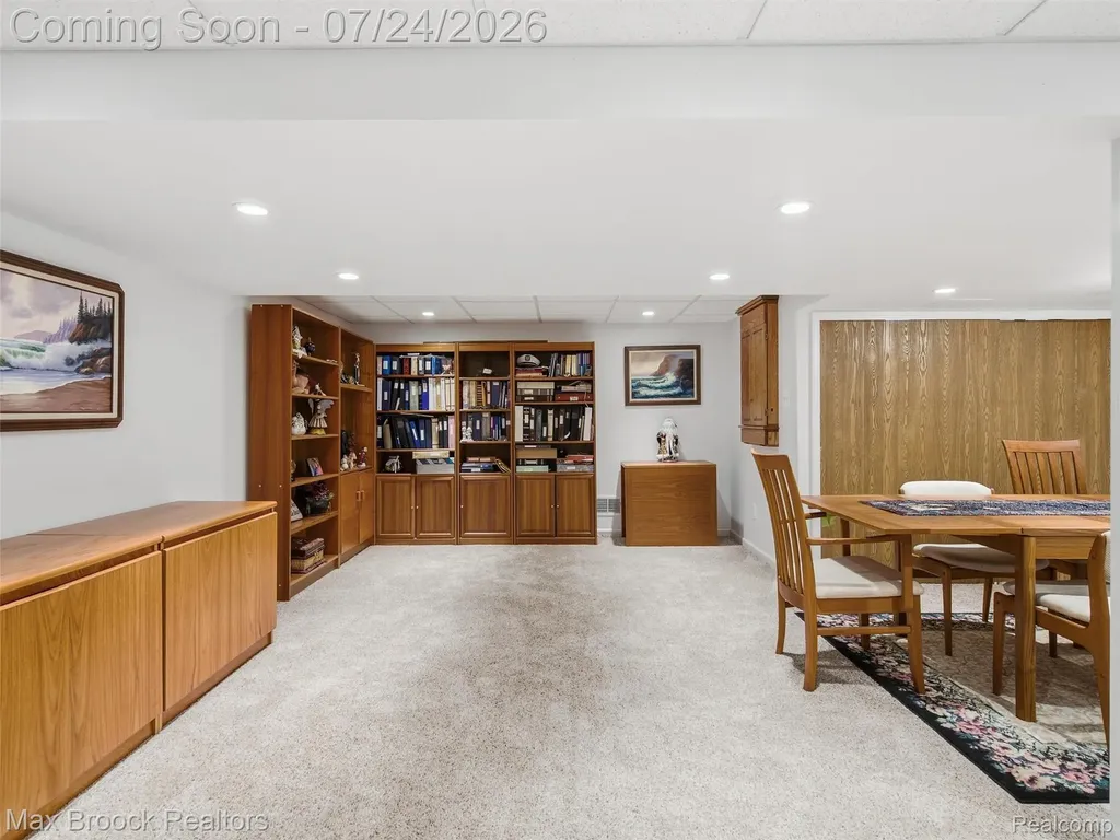 30056 Blancke Drive Warren City MI 48093