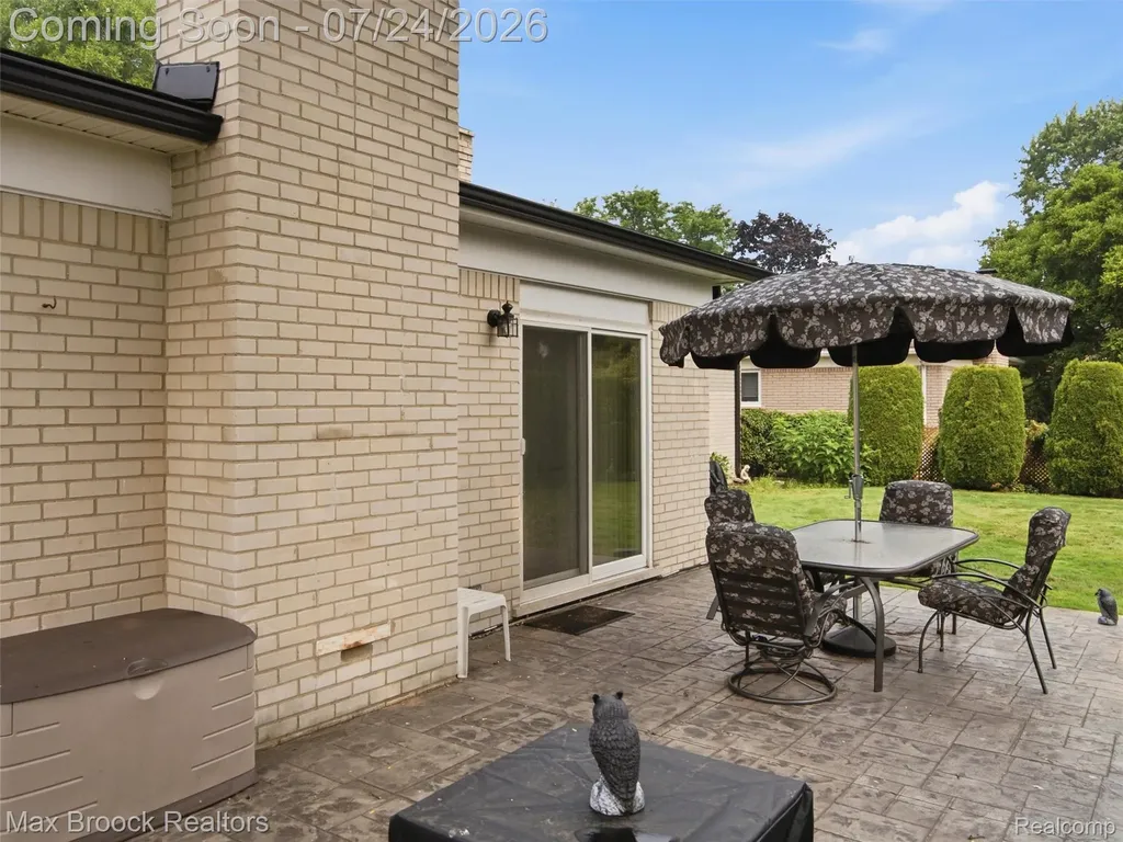 30056 Blancke Drive Warren City MI 48093