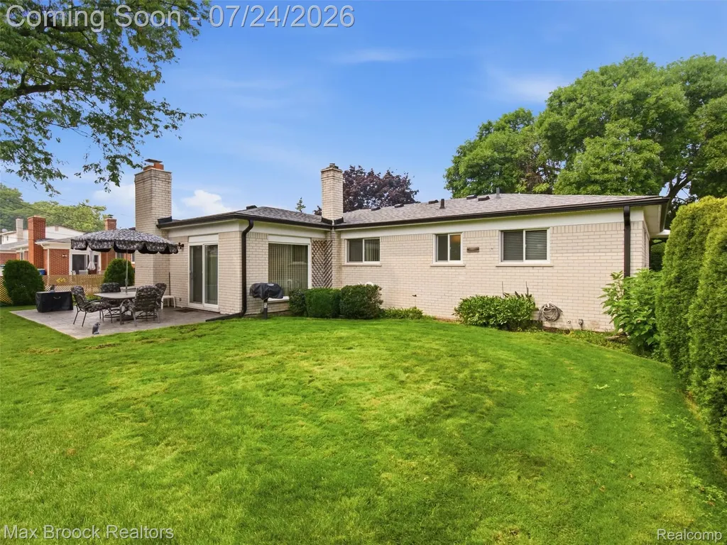 30056 Blancke Drive Warren City MI 48093