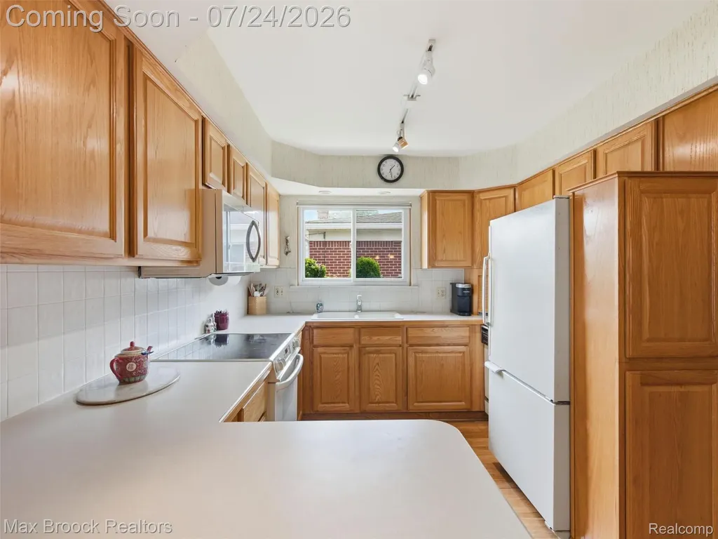 30056 Blancke Drive Warren City MI 48093