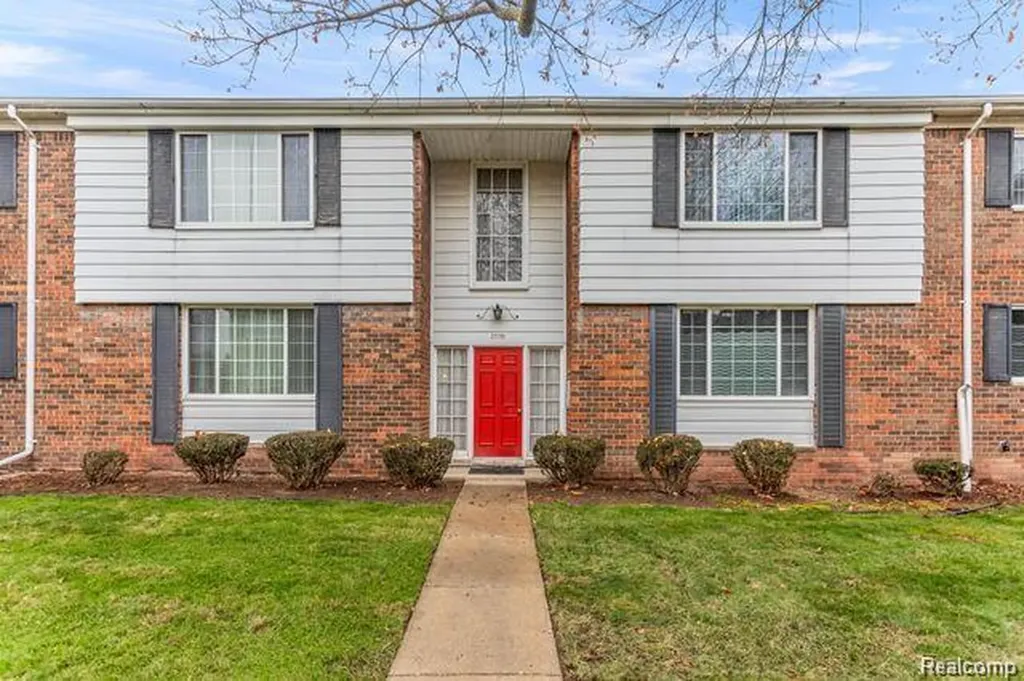 25316 Shiawassee Circle Southfield City MI 48033