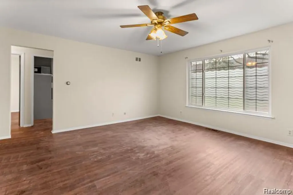 25316 Shiawassee Circle Southfield City MI 48033