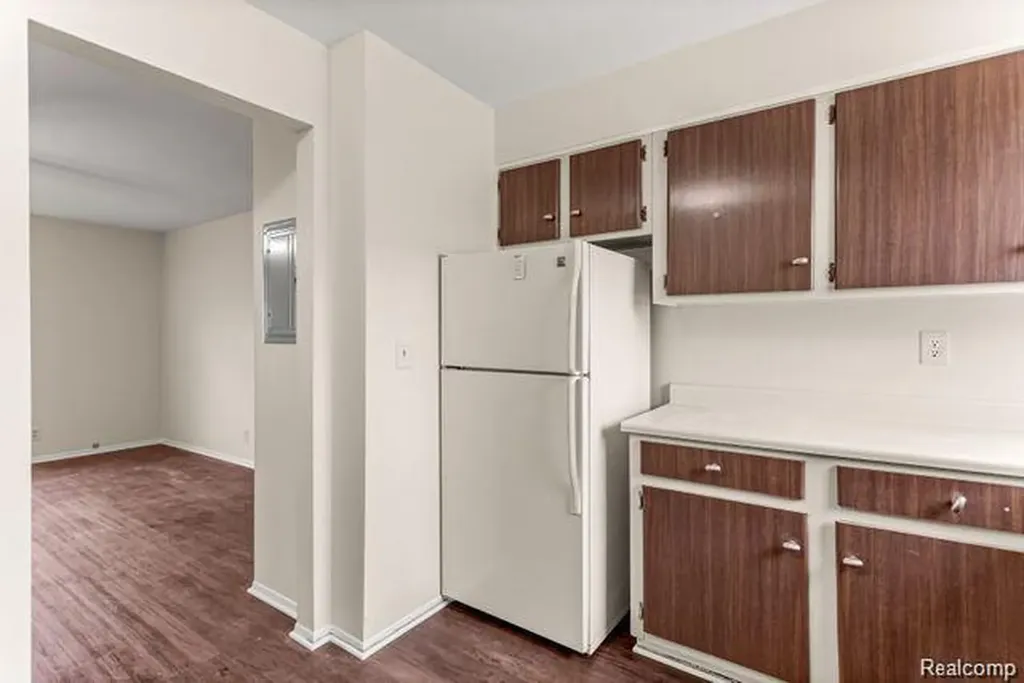 25316 Shiawassee Circle Southfield City MI 48033