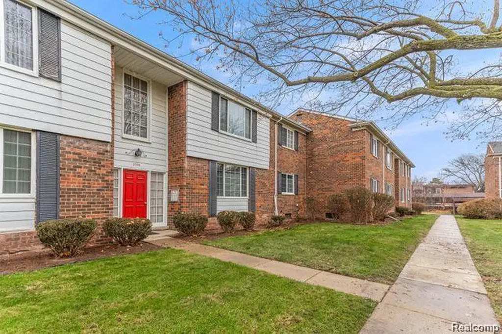 25316 Shiawassee Circle Southfield City MI 48033