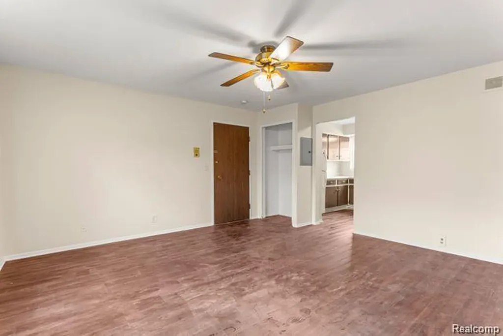 25316 Shiawassee Circle Southfield City MI 48033