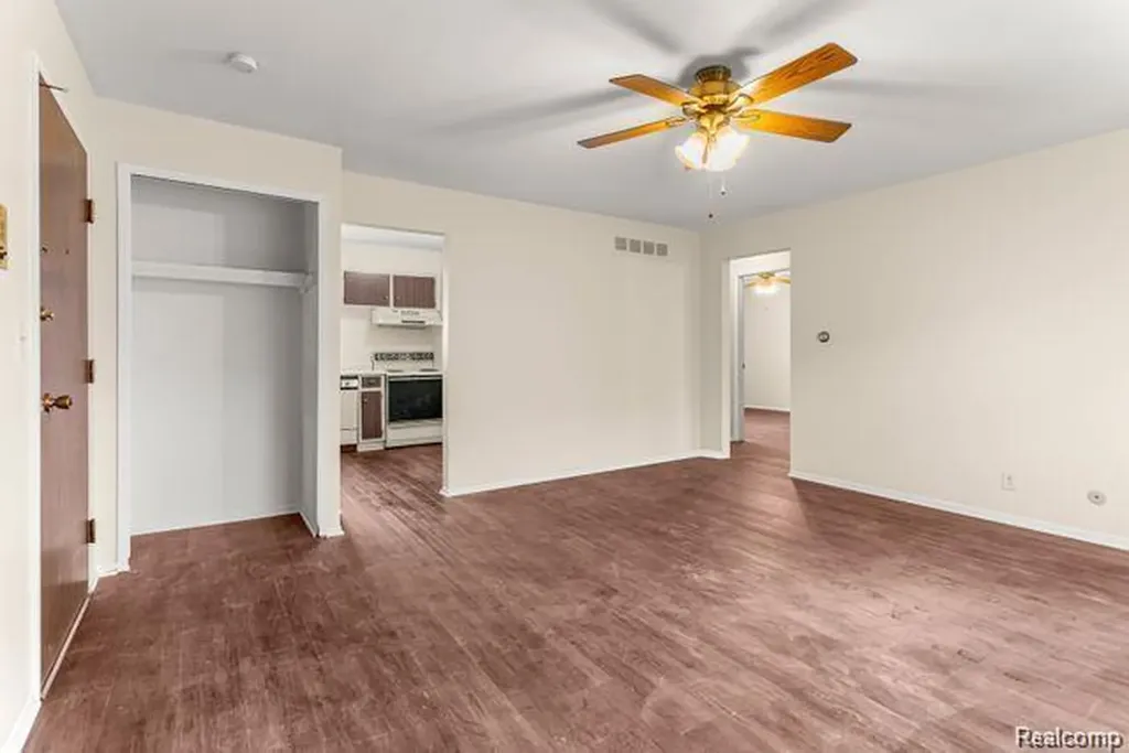 25316 Shiawassee Circle Southfield City MI 48033