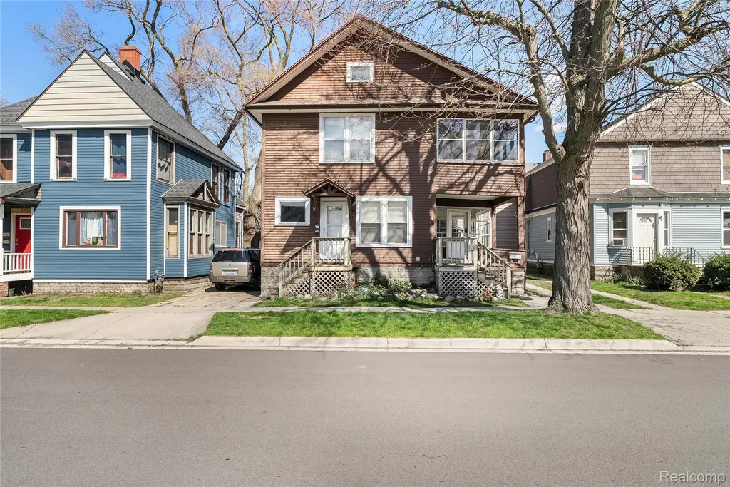 1024 8th Street Port Huron City MI 48060