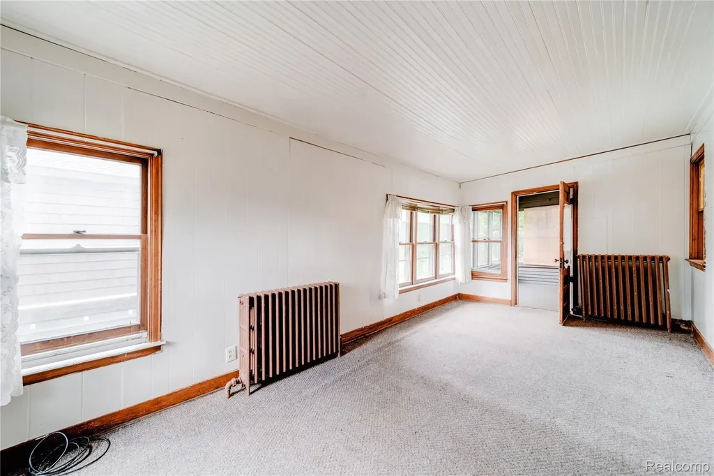 1024 8th Street Port Huron City MI 48060