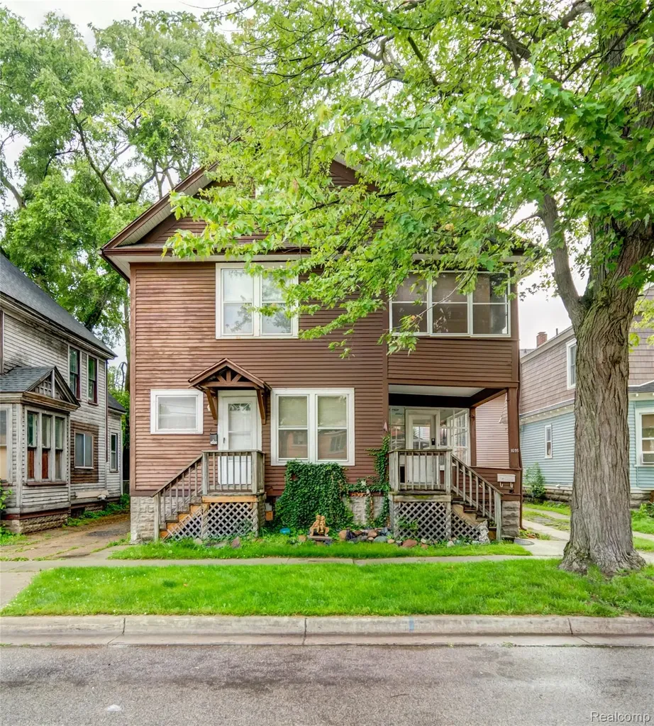 1024 8th Street Port Huron City MI 48060