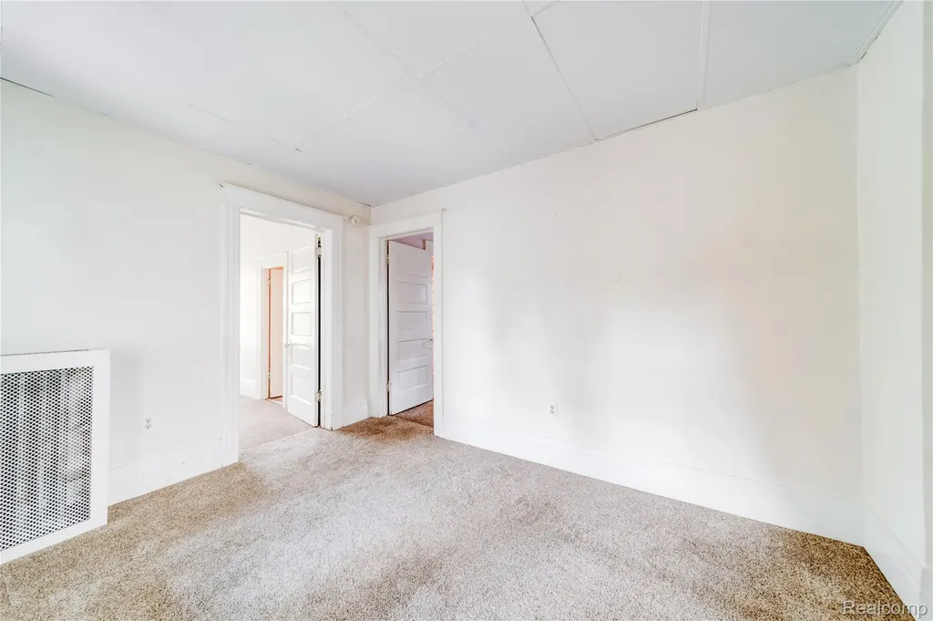 1024 8th Street Port Huron City MI 48060