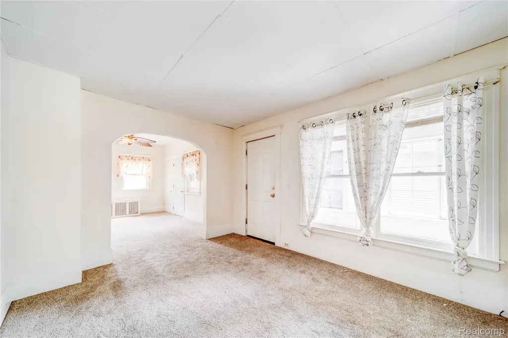 1024 8th Street Port Huron City MI 48060