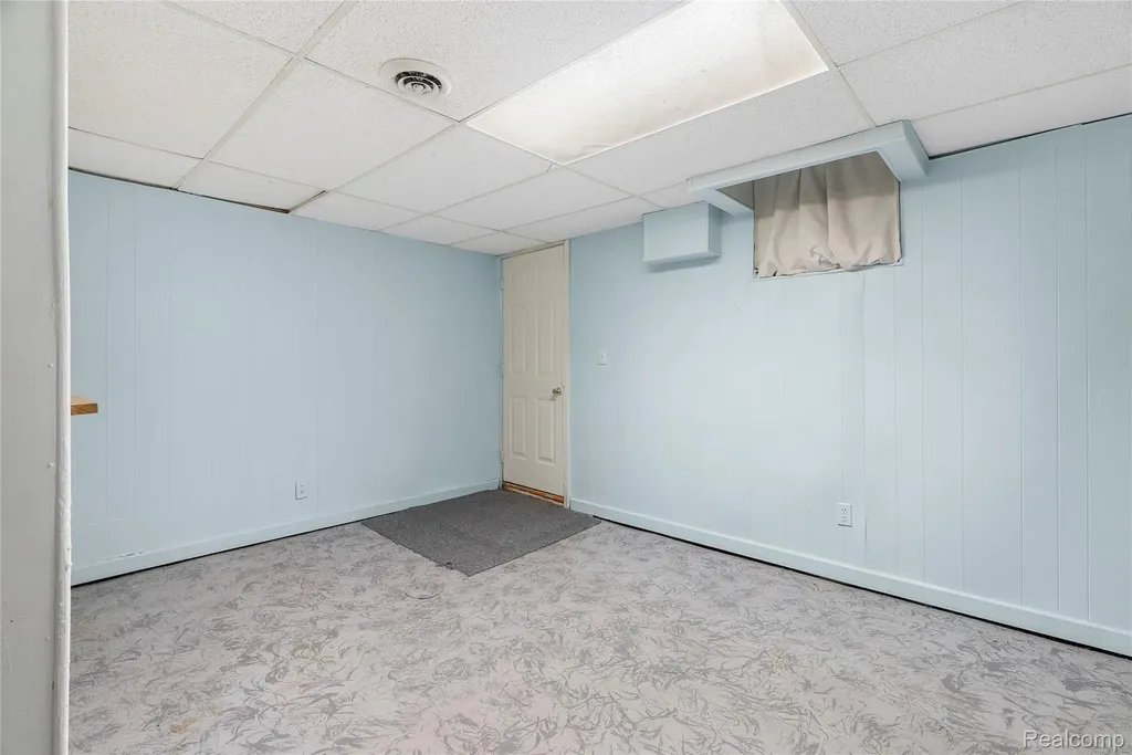 1024 8th Street Port Huron City MI 48060