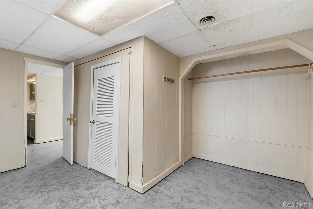 1024 8th Street Port Huron City MI 48060