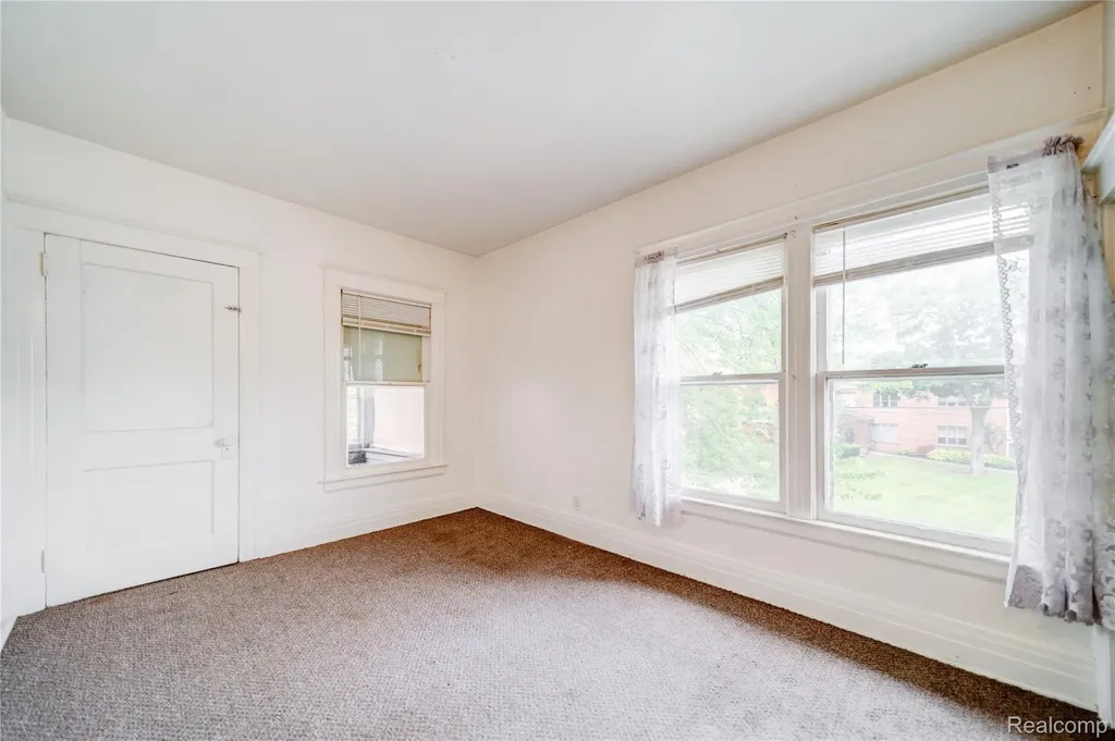 1024 8th Street Port Huron City MI 48060