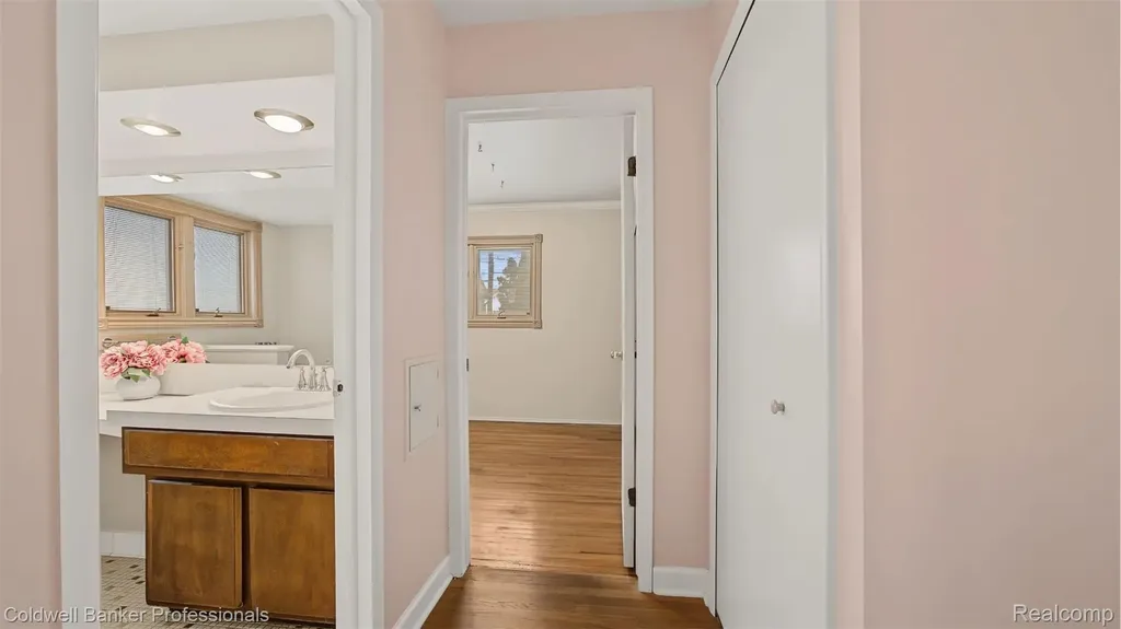 36544 Thomas Drive Sterling Heights City MI 48312