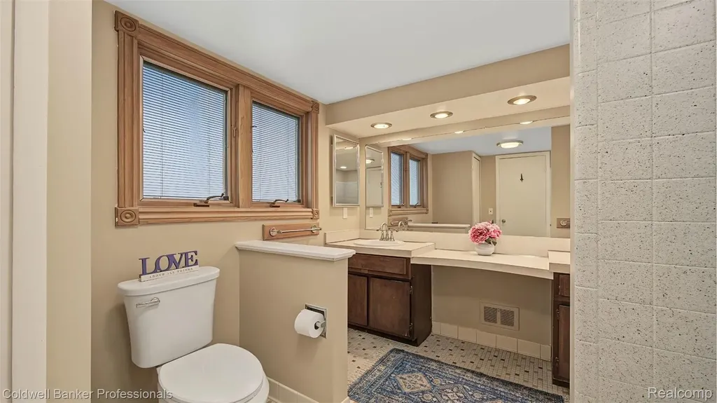 36544 Thomas Drive Sterling Heights City MI 48312