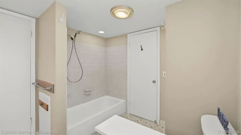36544 Thomas Drive Sterling Heights City MI 48312