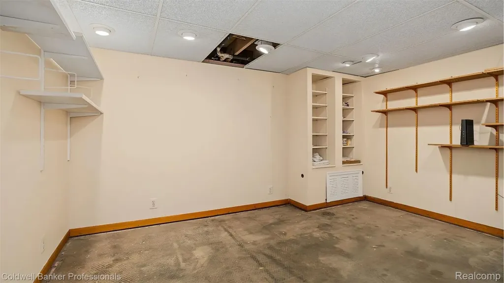 36544 Thomas Drive Sterling Heights City MI 48312