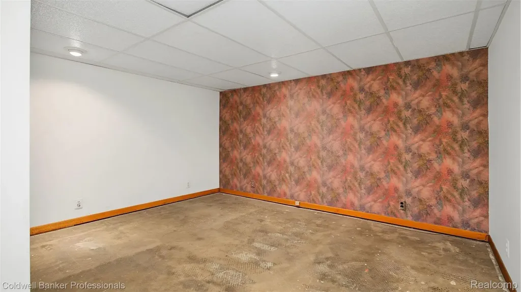 36544 Thomas Drive Sterling Heights City MI 48312