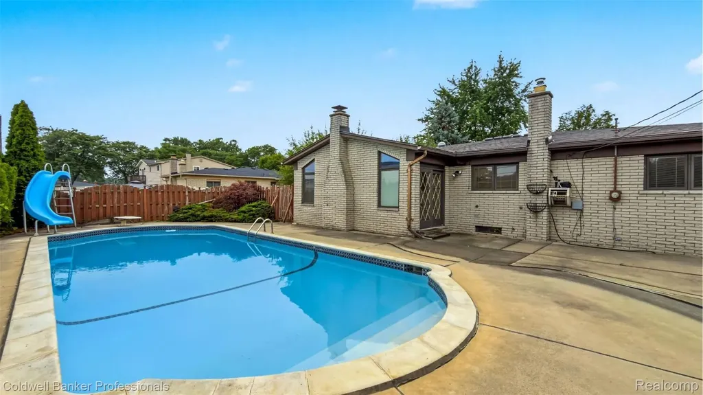 36544 Thomas Drive Sterling Heights City MI 48312