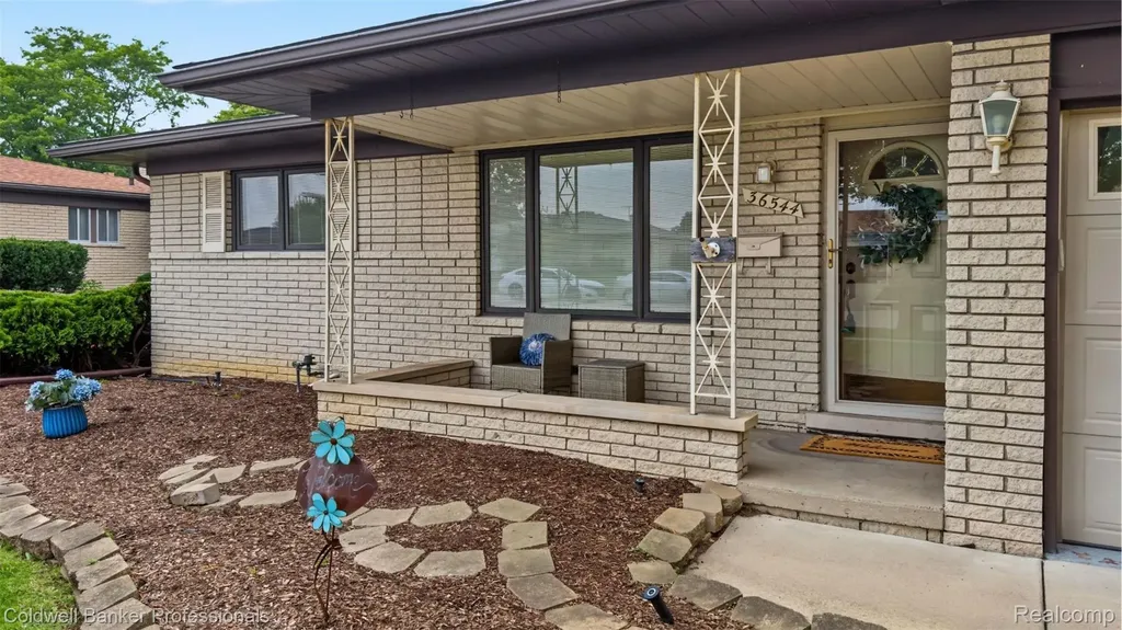 36544 Thomas Drive Sterling Heights City MI 48312