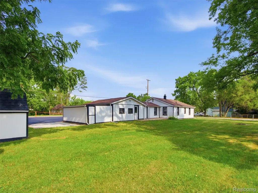 3093 Shaw Street Burton City MI 48529