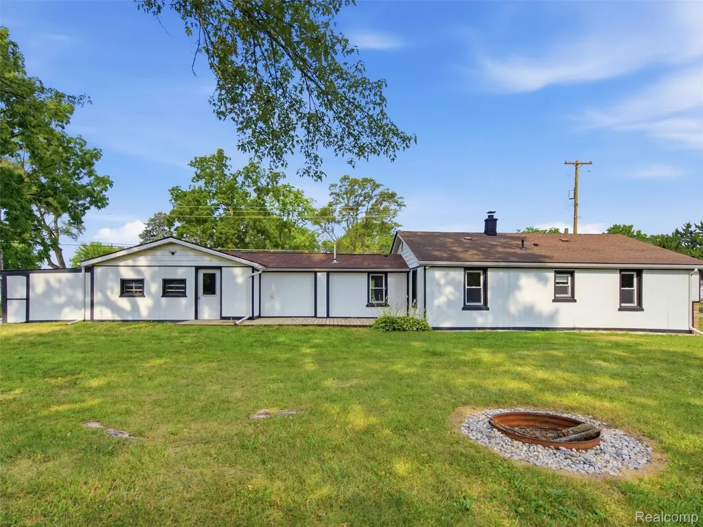 3093 Shaw Street Burton City MI 48529