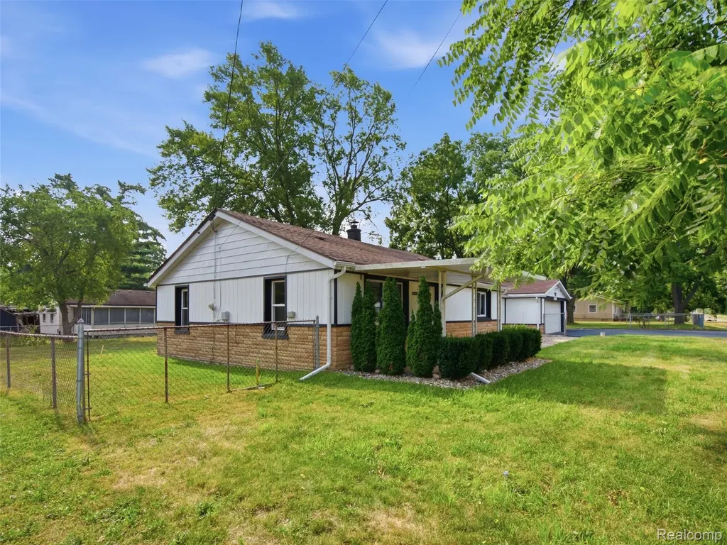 3093 Shaw Street Burton City MI 48529