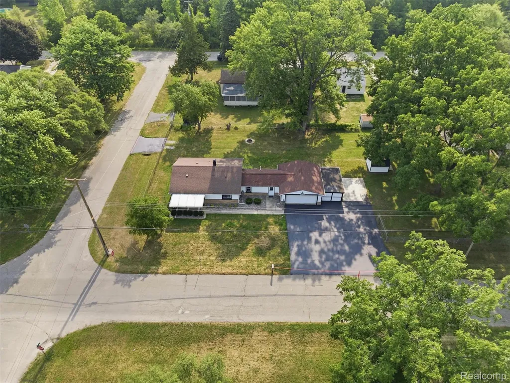 3093 Shaw Street Burton City MI 48529