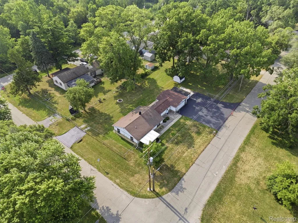 3093 Shaw Street Burton City MI 48529