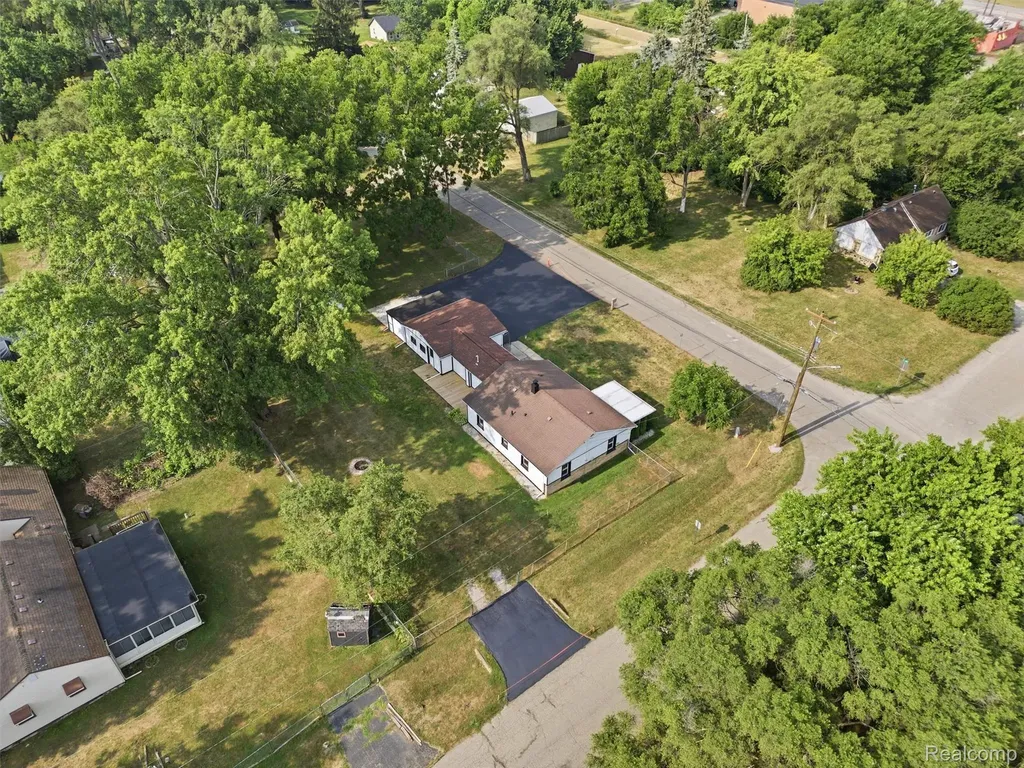 3093 Shaw Street Burton City MI 48529