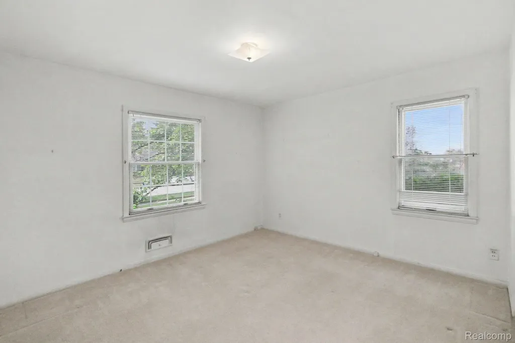 812 Lloyd Avenue Royal Oak City MI 48073