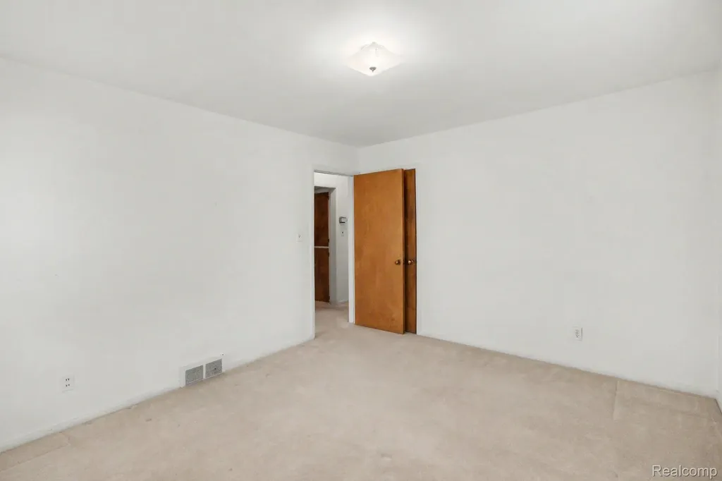 812 Lloyd Avenue Royal Oak City MI 48073