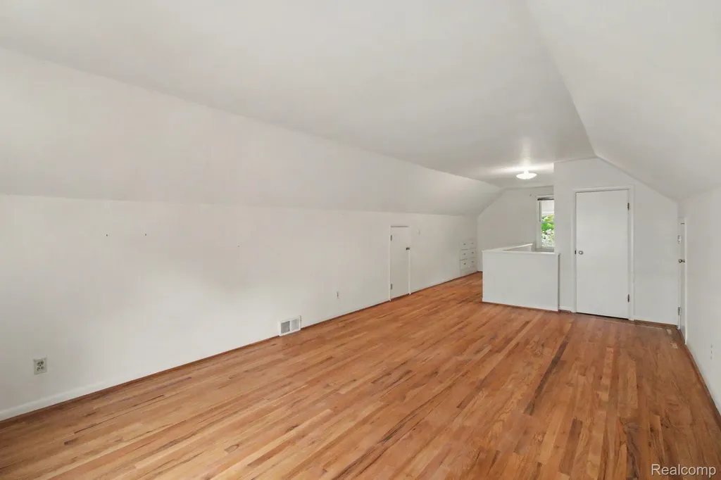 812 Lloyd Avenue Royal Oak City MI 48073
