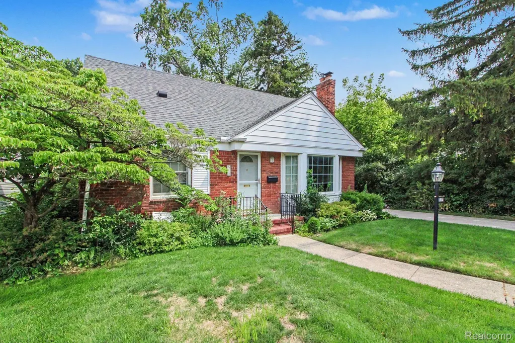 812 Lloyd Avenue Royal Oak City MI 48073