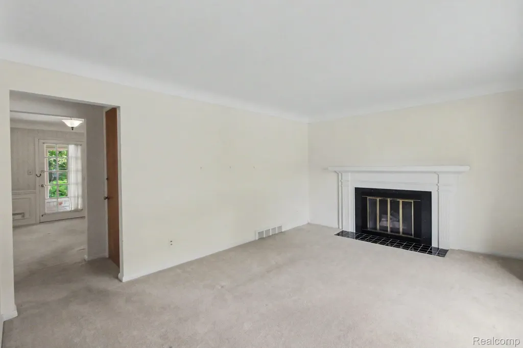 812 Lloyd Avenue Royal Oak City MI 48073