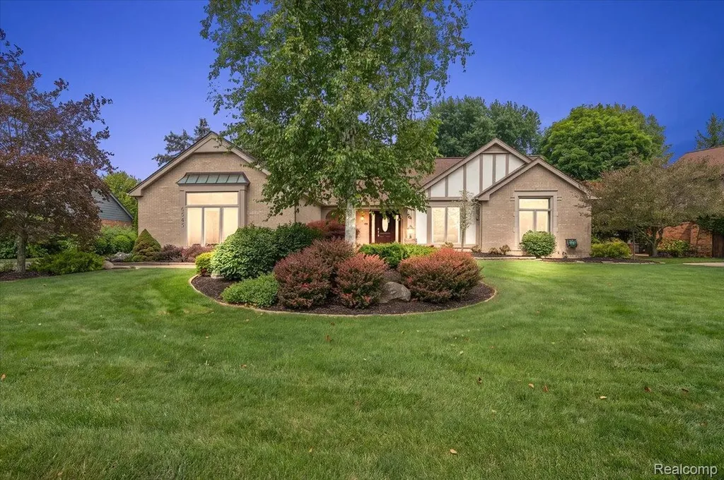 6545 Basswood Drive Troy City MI 48098